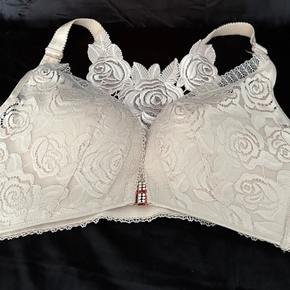 New beige Lace bra with front closure, size 38 c/d - Picture 2 of 5